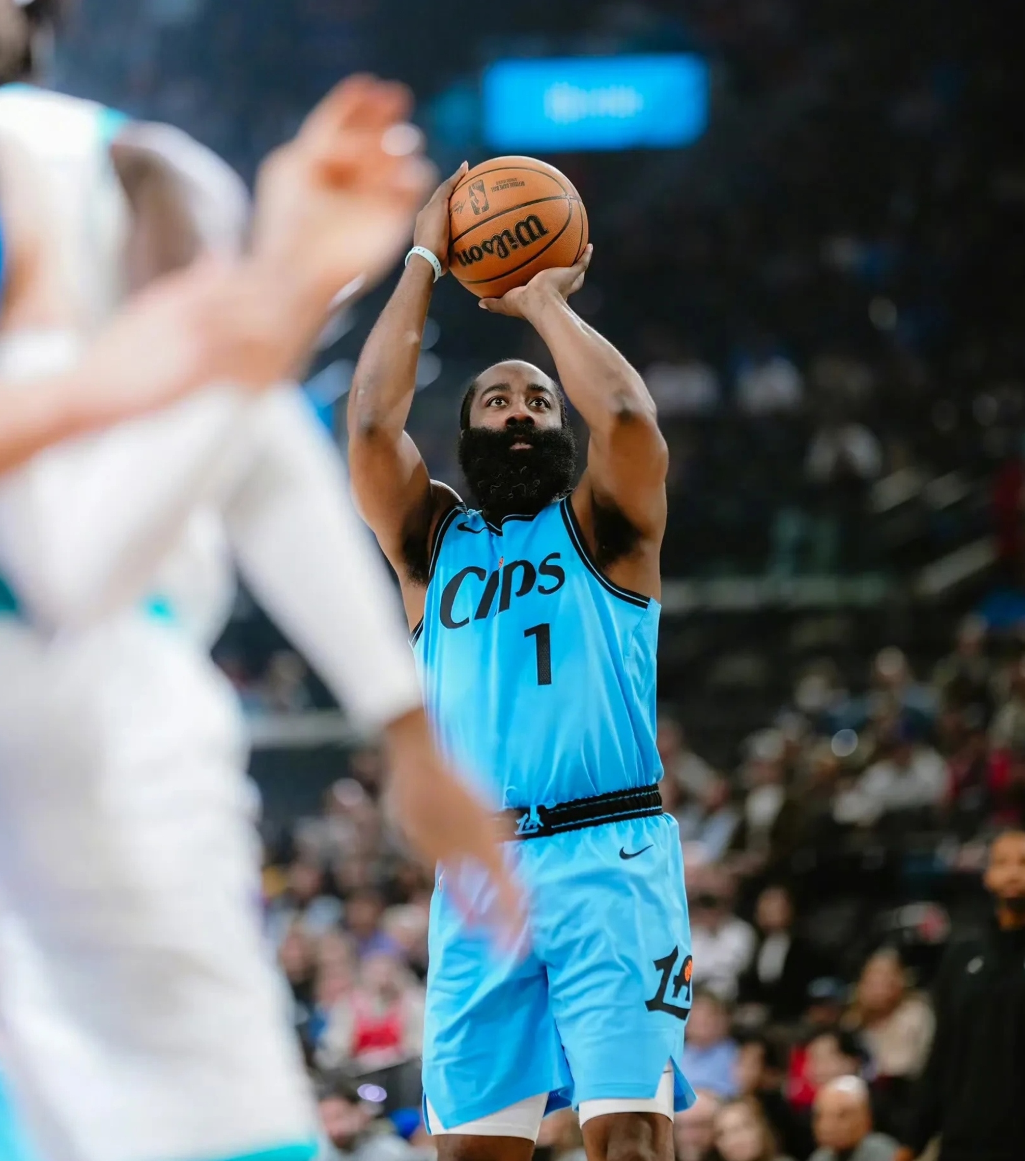 哈登回归赛场，大胜首场状态亮眼，瑞士队观众沸腾！的简单介绍